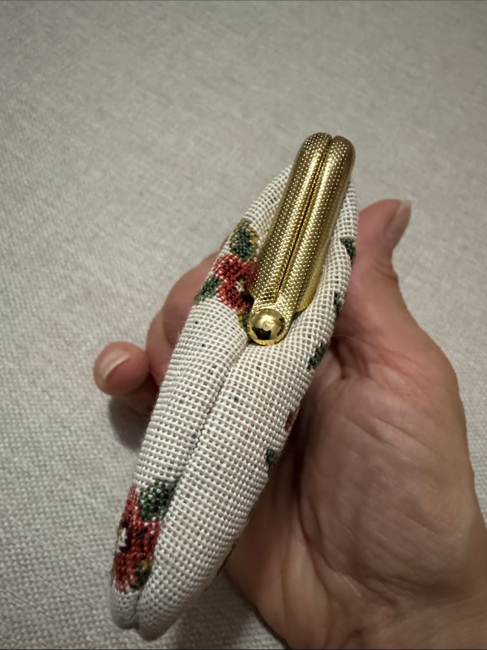 Mini Coin Purse-Tapestry Exterior-Gold Tone Kisslock Closure-Beige-EUC - Picture 4 of 11